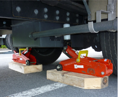 La mise à niveau automatique des vérins hydrauliques, avec le système MCK  de Sawiko – Le Monde du Camping-Car